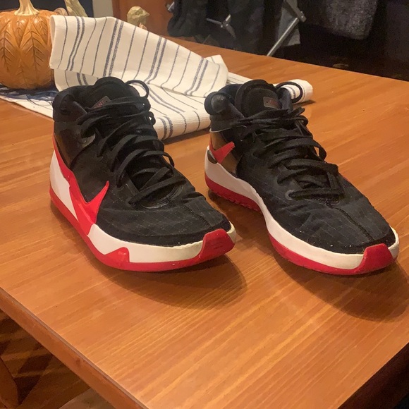 KD 13 BRED. Men’s size 10 basketball shoes - Picture 2 of 7